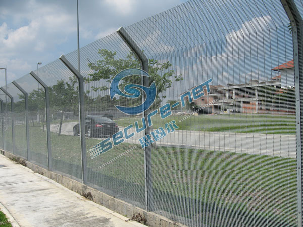 Specification and application of 358safety fence
