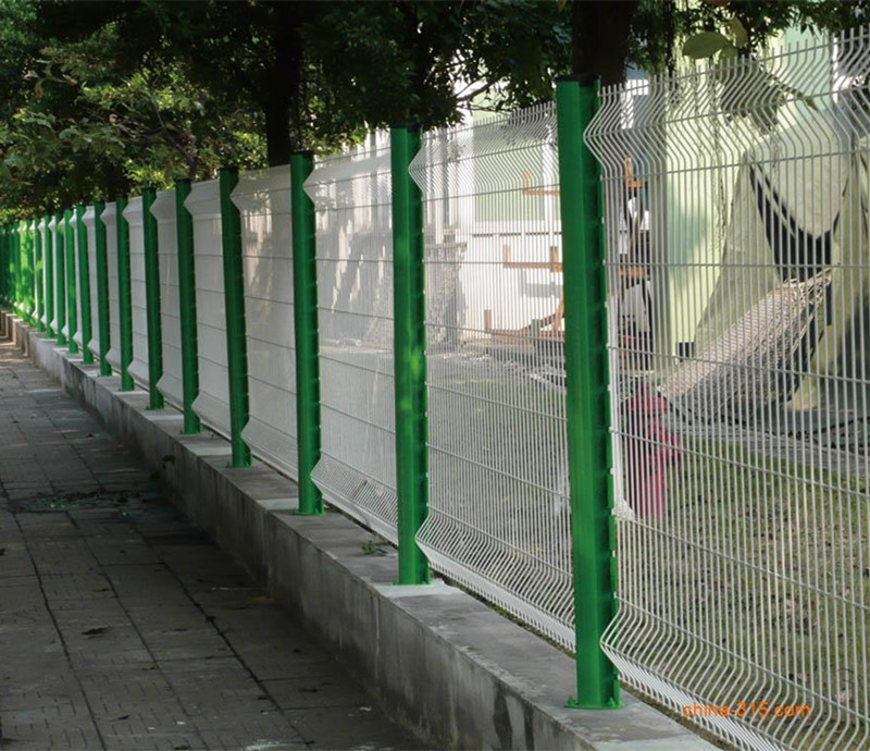 What is mesh fencing